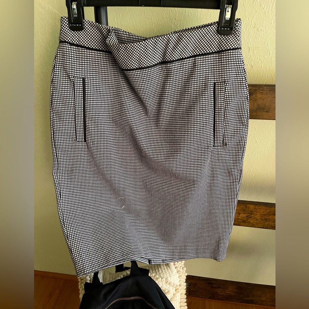 Black and white pencil skirt